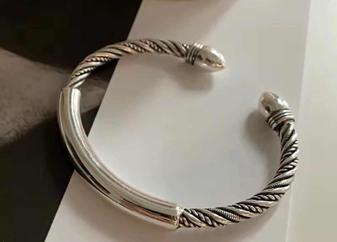 Pulsera abierta  estilo cable